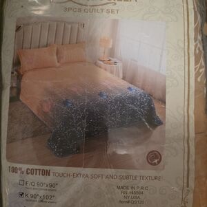 Elegant Cotton Quilt Set with Pillow Shams - Peach and Navy